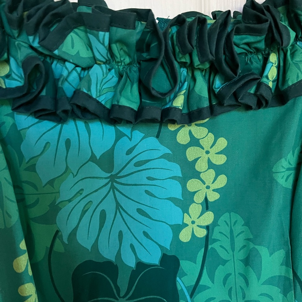 COMING SOON Aqua-green off-the-shoulder Carol Bennett muʻumuʻu (M) - Picture 5 of 8